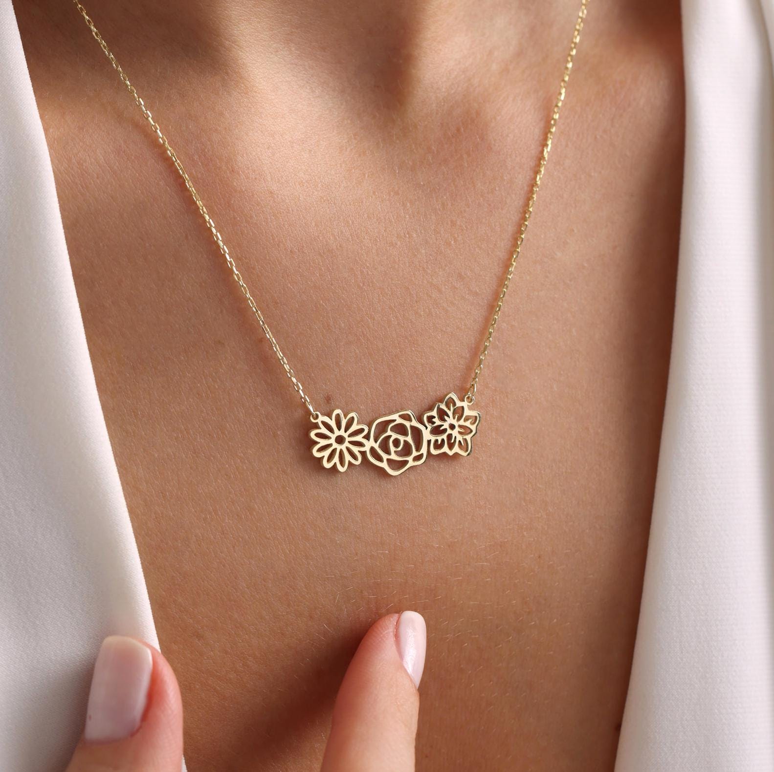 14k Gold Birth Flower Necklace, Family Necklace for Mom, Personalised Mother Jewelry, Christmas Gift for Grandma, Mothers Day Gift