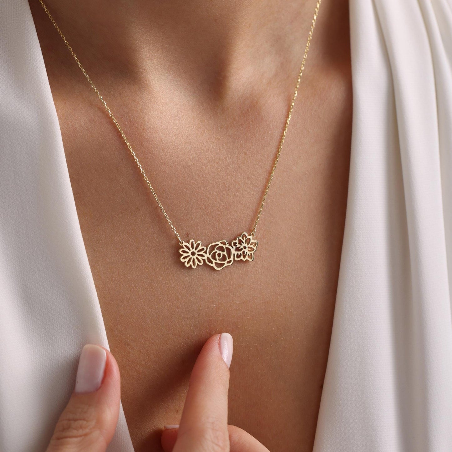 14k Gold Birth Flower Necklace, Family Necklace for Mom, Personalised Mother Jewelry, Christmas Gift for Grandma, Mothers Day Gift