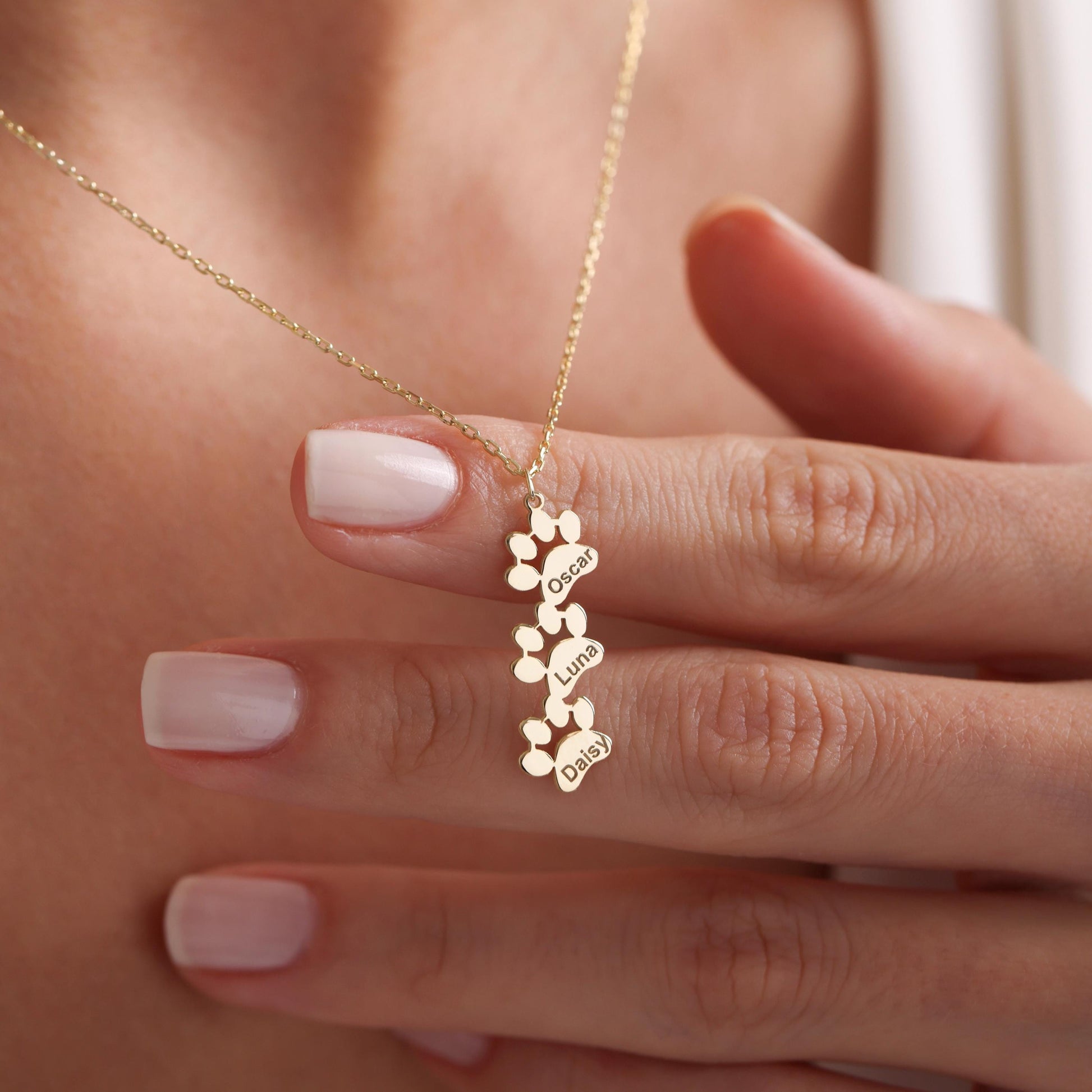 Paw Print Name Necklace – Custom Pet Memorial Jewelry – Dog/Cat Paw Name Necklace – Unique Gift for Pet Lovers