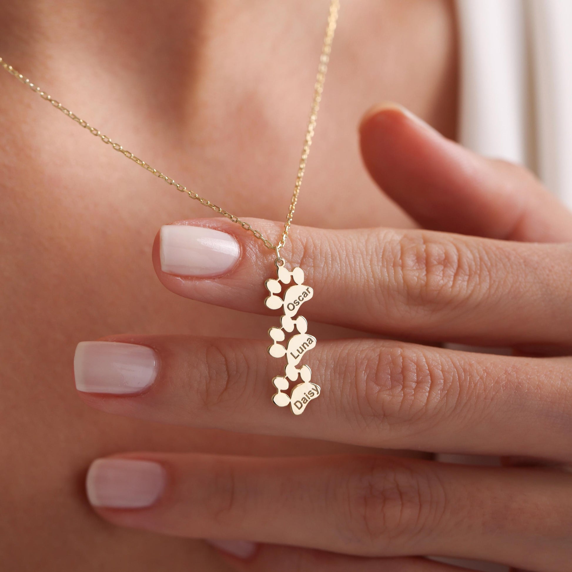 Paw Print Name Necklace – Custom Pet Memorial Jewelry – Dog/Cat Paw Name Necklace – Unique Gift for Pet Lovers