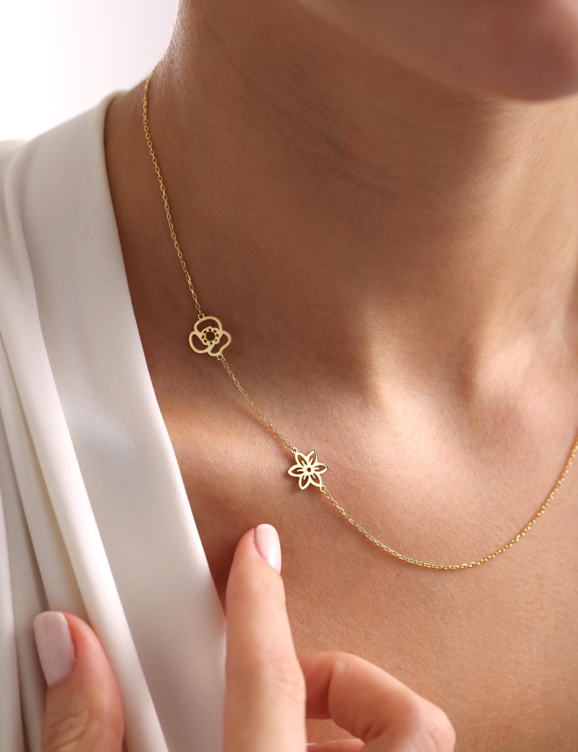 Personalized Multiple Birth Flower Necklace - Gold Sideways Birthflower Necklace - Unique Christmas Gift for Mom, Grandma, or Her