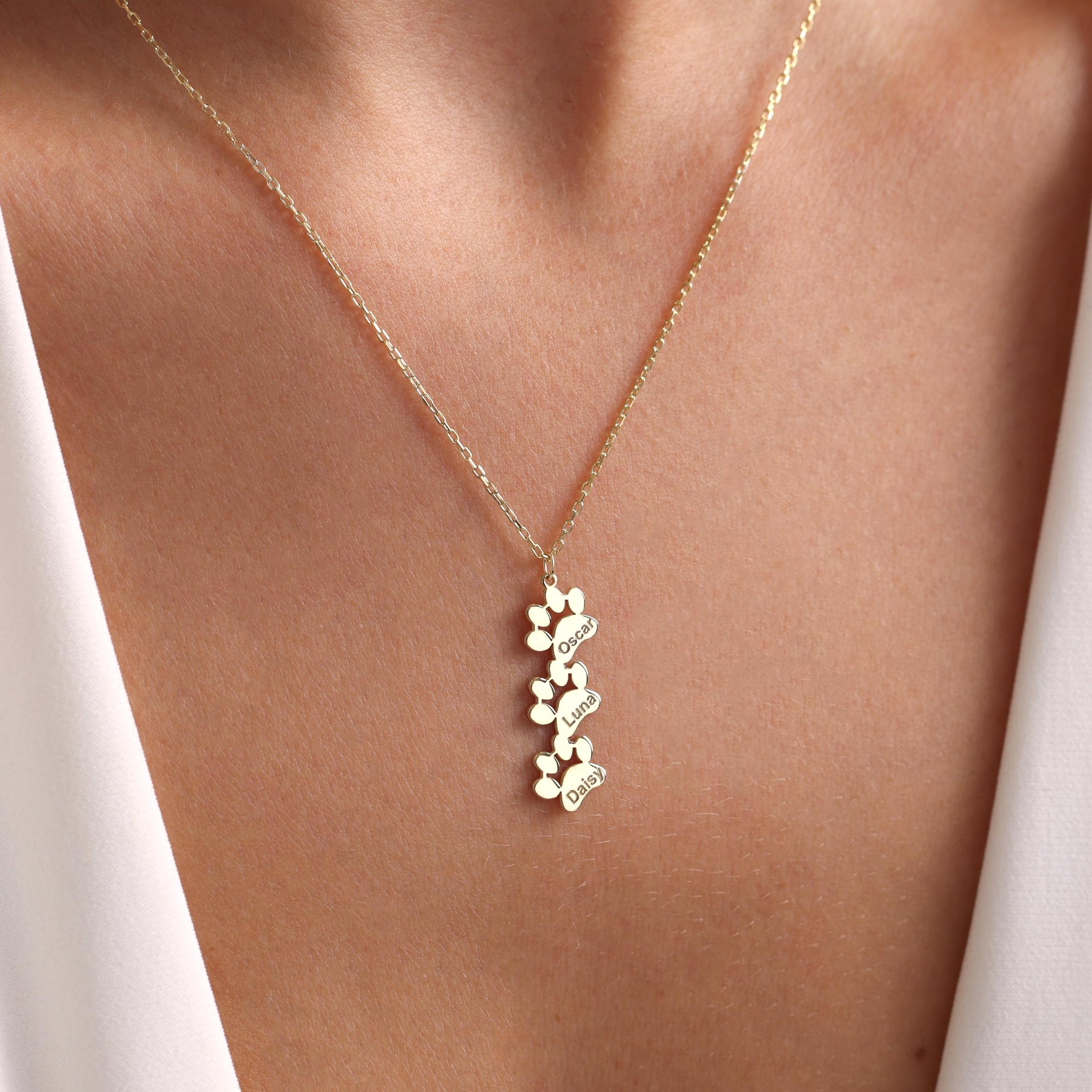 Paw Print Name Necklace – Custom Pet Memorial Jewelry – Dog/Cat Paw Name Necklace – Unique Gift for Pet Lovers