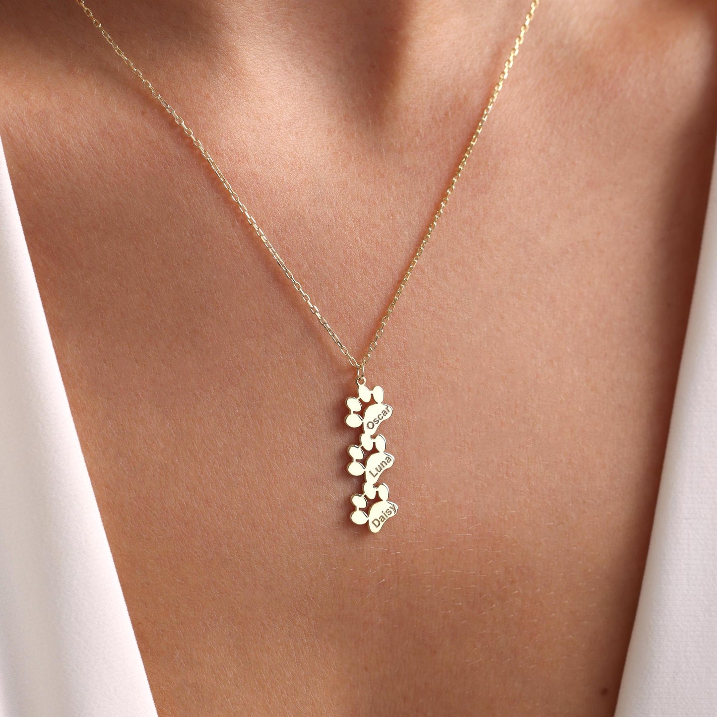 Paw Print Name Necklace – Custom Pet Memorial Jewelry – Dog/Cat Paw Name Necklace – Unique Gift for Pet Lovers