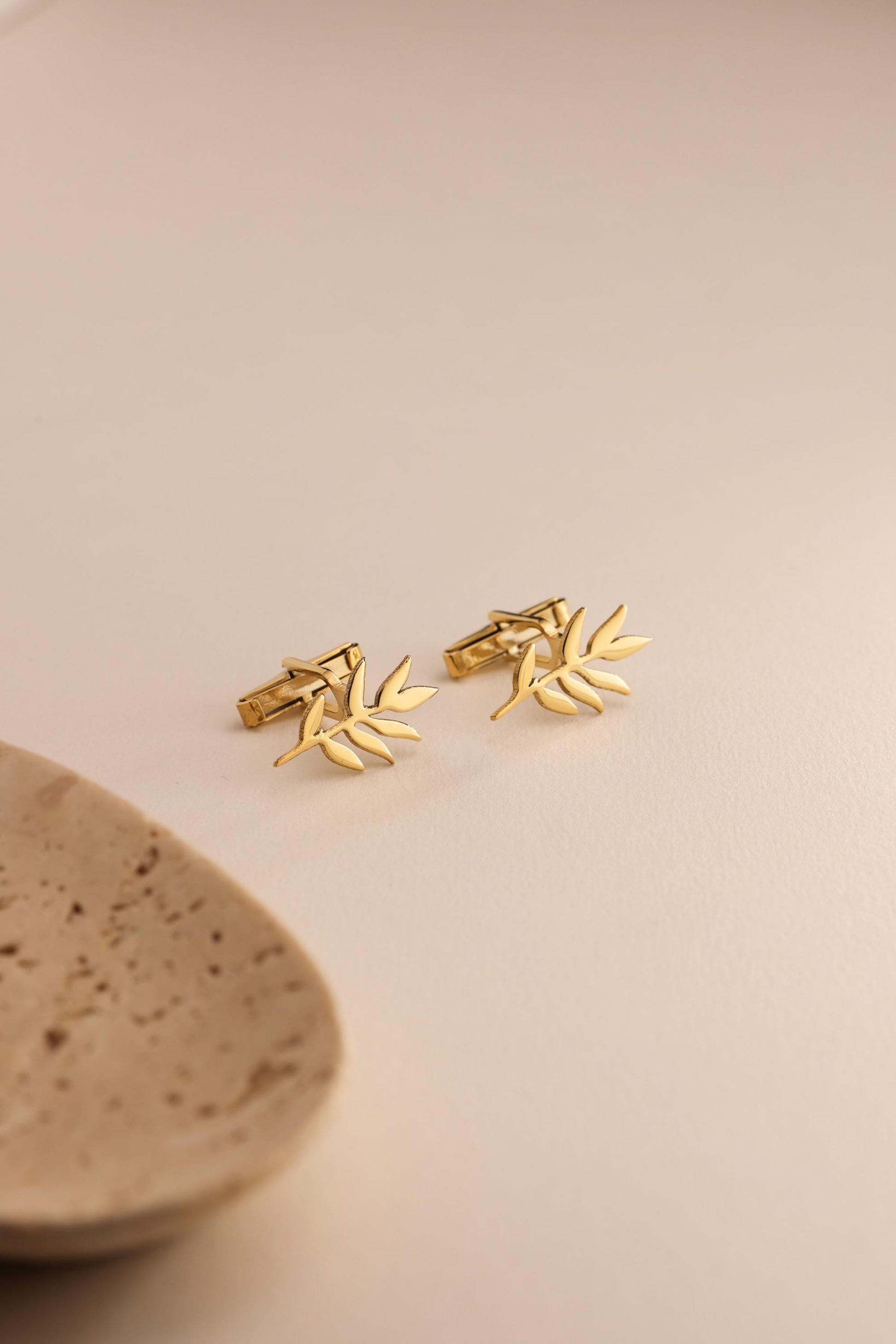 Olive Branch Cufflinks for Groom & Groomsmen – Nature Inspired Wedding Cuff Links in Gold or Silver, Leaf Detail Gift for Him